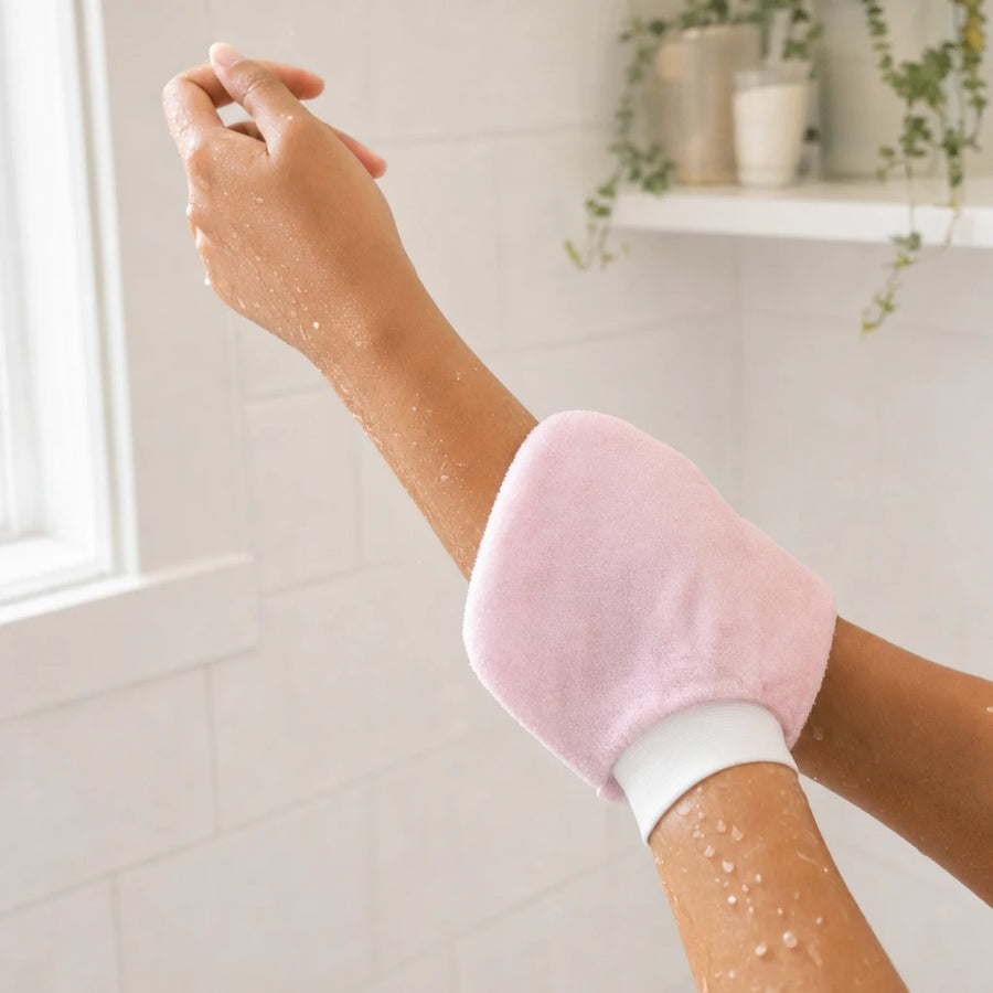 Guante exfoliante en uso