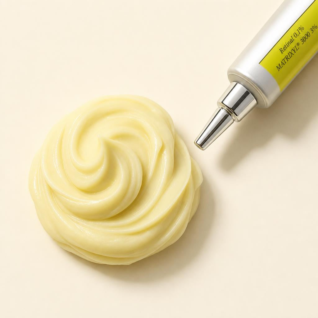 Texture du booster : crème jaune onctueuse dispensée par l’embout métallique