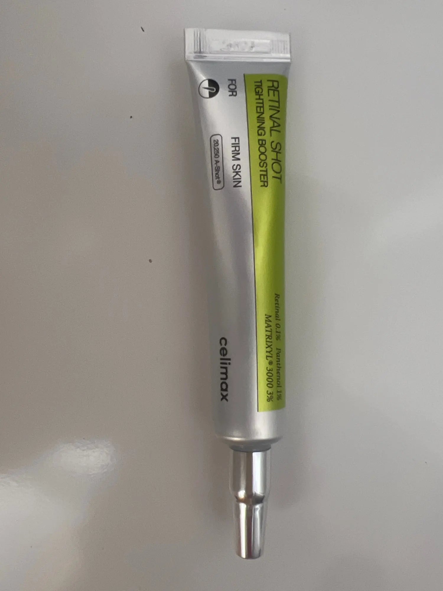 Photo d’une cliente ayant reçu le booster Celimax Retinal Shot